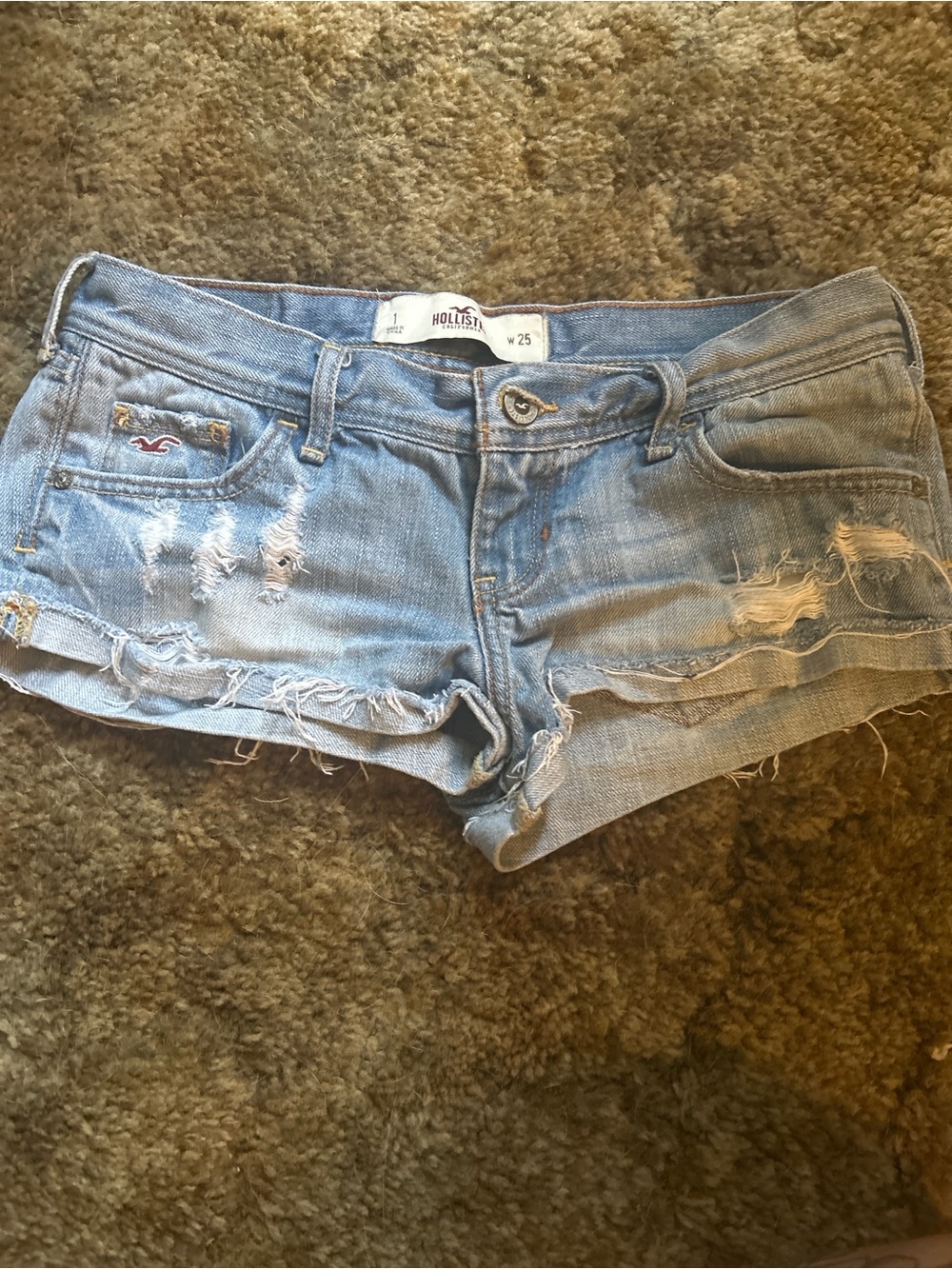 Hollister low-rise distressed denim shorts size 25- Y2K style